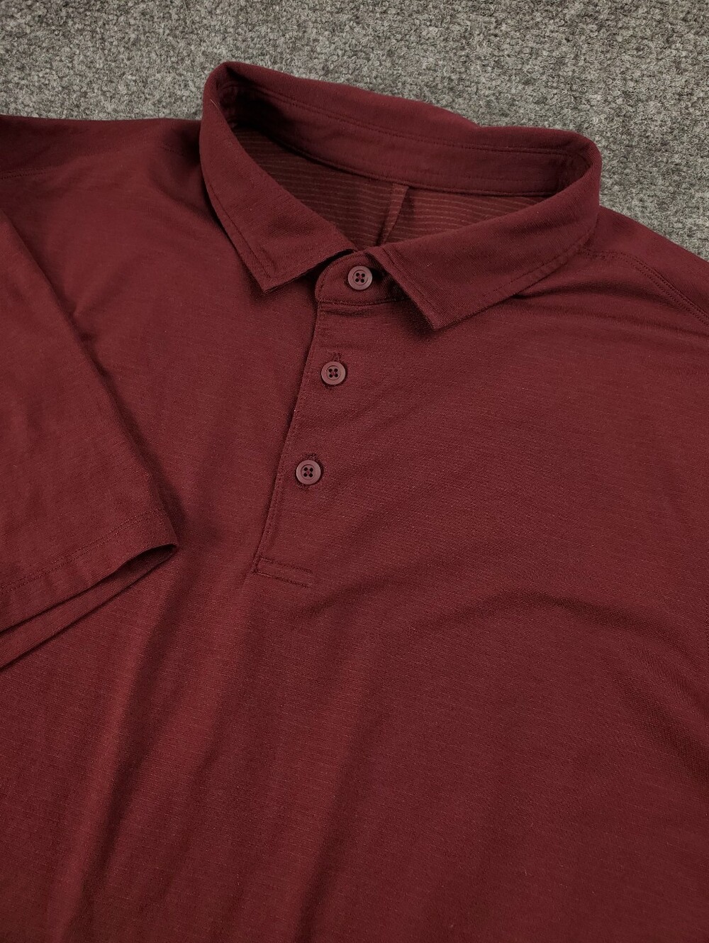 Lululemon Evolution Polo Shirt Medium Burgundy Golf Four Button Short Sleeve